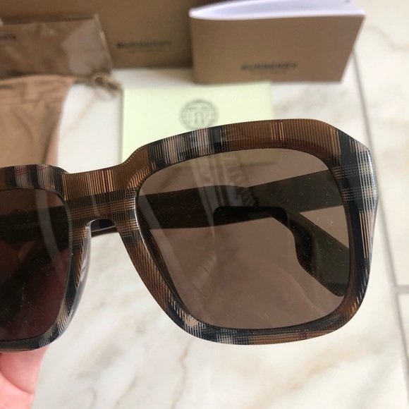 🔥NEW BURBERRY SUNGLASSES 🔥 - Picture 3 of 13